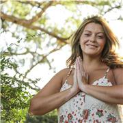 Alegre, proactiva, ejecutiva y empática y me encanta trabajar con grupos de personas que tengan ganas de evolucionar